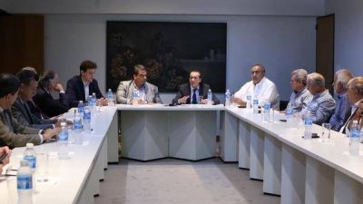 Una comisi�n tripartita discute la 