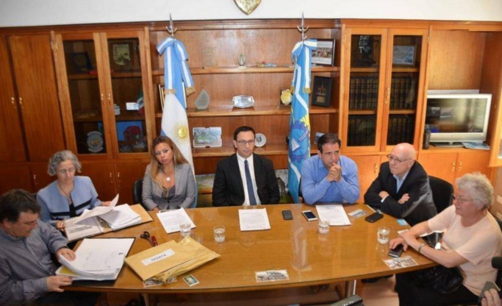 Maderna encabez� licitaci�n para renovar colectoras cloacales