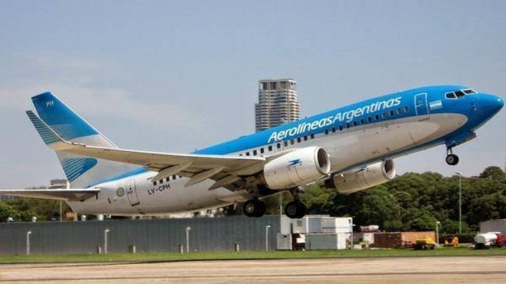 Los 5 privilegios que tienen los empleados de Aerolíneas Argentinas y que el Gobierno quiere eliminar