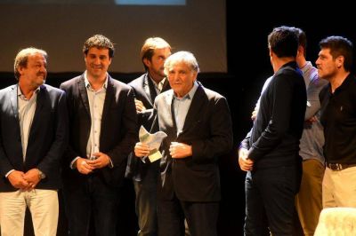 Reconocimiento a la trayectoria de Vicente Cholo Ciano