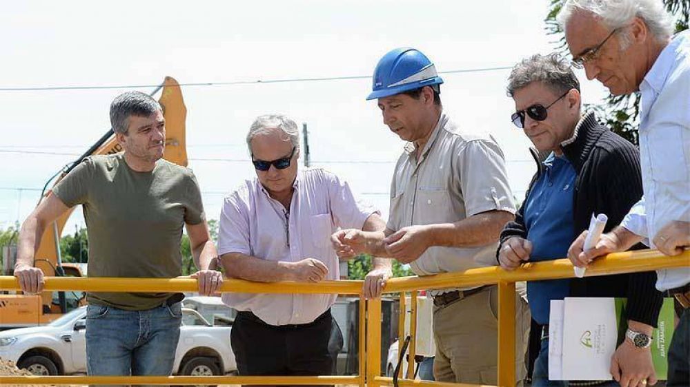 Zabaleta recorri la estacin de bombeo cloacal ubicada en Villa Tesei junto a autoridades de AySA