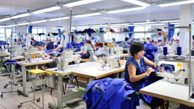 Cepo a los despidos: se adelantan vacaciones y se reparten suspensiones