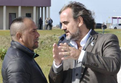 Giri: Las gerencias, los t�cnicos y los empleados tienen puesta la camiseta de Obras Sanitarias