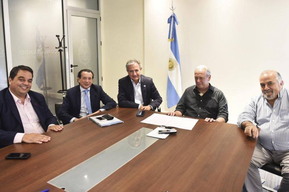 Macri firm el DNU del bono y desaparece la amenaza del paro