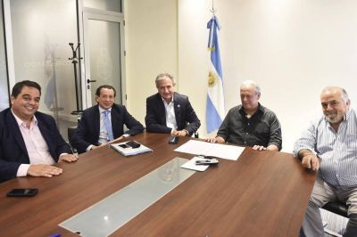 Macri firm� el DNU del bono y desaparece la amenaza del paro