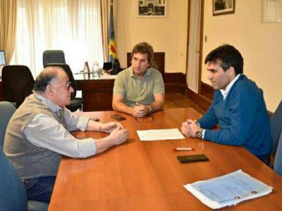 Firma de convenio con la Usina para recambio de luminarias led