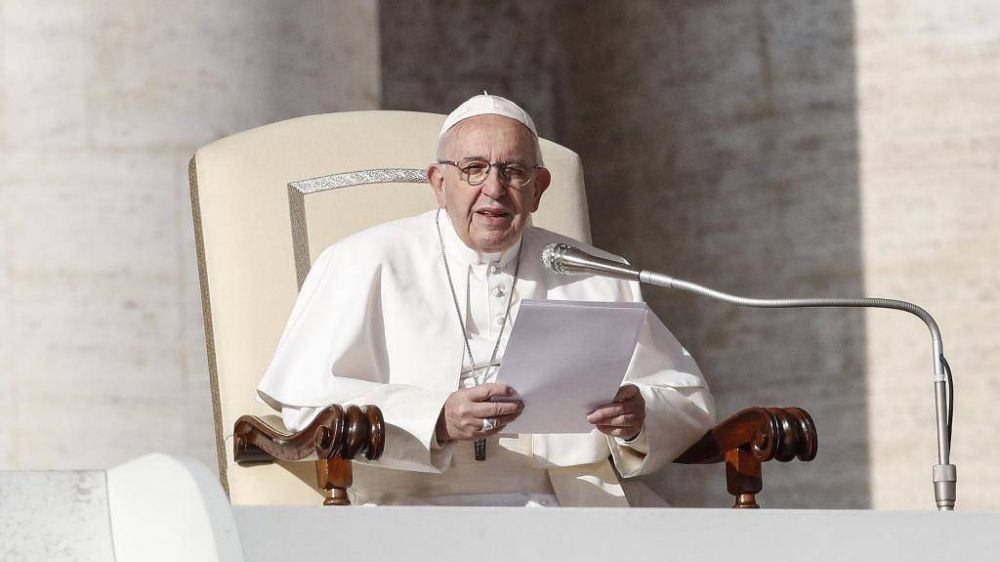 El Papa: la verdad se atestigua con la vida, no con chismes