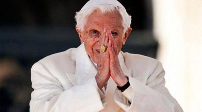 El Papa Em�rito Benedicto XVI anima a debatir sobre la destrucci�n de la idea de derecho