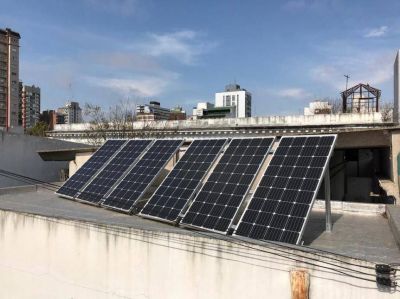 Alumnos de la T�cnica �Mosconi� instalaron paneles solares