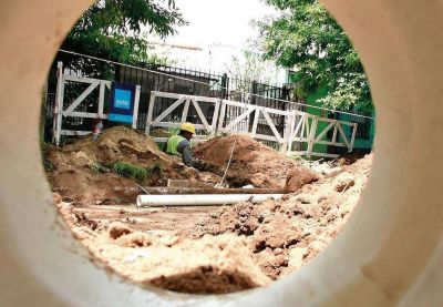 Ezeiza: aceleran construcci�n de cloacas en la regi�n