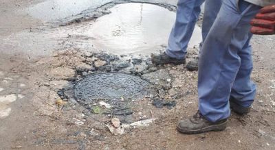 Algo huele mal en Villa Boedo por culpa de las cloacas