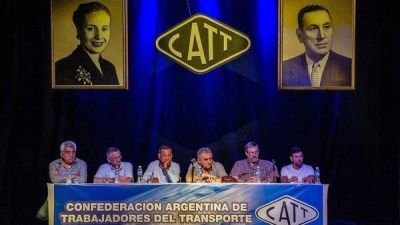 Los gremios del transporte amenazan con paralizar el servicio por varias horas tres d�as antes del G20