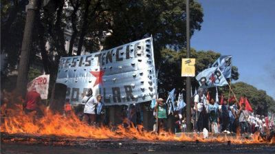 Piqueteros y sindicatos arrancan con protestas desde tres d�as antes del G20