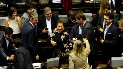 Schiaretti ignor� a Macri y vot� con todo el peronismo, que meti� a Wado y Cama�o en la Magistratura
