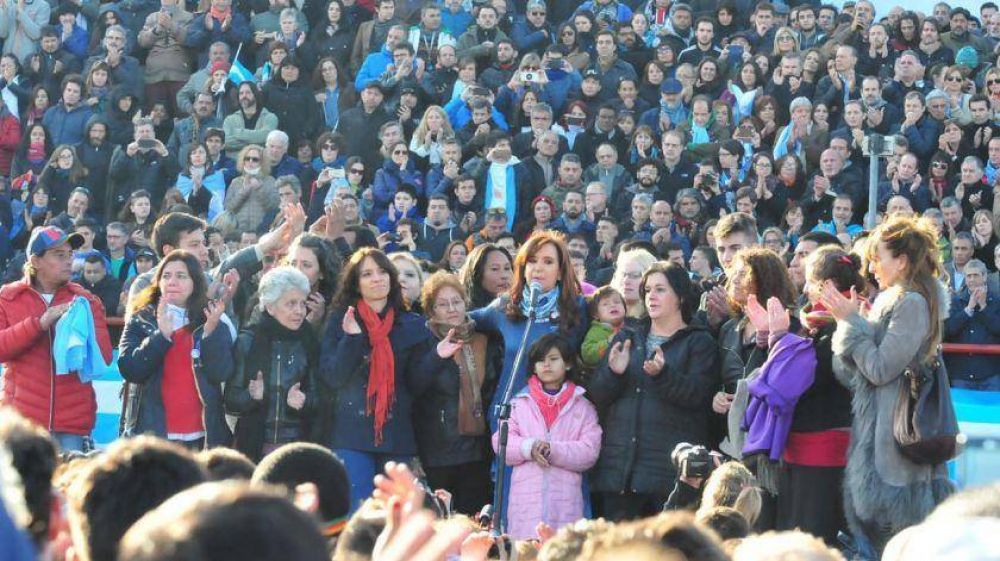 Cristina vuelve otra vez a escena en Ferro contra Macri y Trump