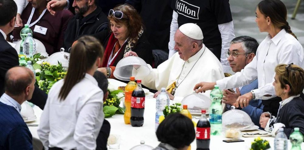 El Papa junto a los pobres: almorz con 1.500 indigentes y pidi escuchar su grito