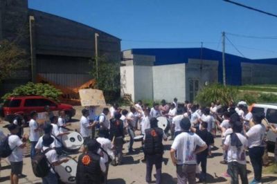 La empresa Metalur despidi� a todo su personal y s�lo quiere pagar el 50% de las indemnizaciones