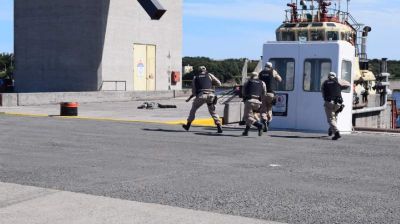 Prefectura realiz� un simulacro de ataque comando en Puerto Quequ�n