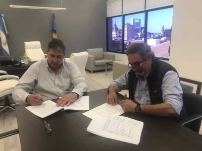 Fernández firmó convenio por $8 millones para la segunda etapa de la obra de desagües pluviales en 30 de Agosto