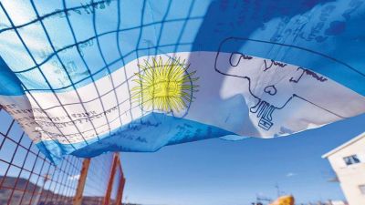 No quiere ni hablar de reflotar el submarino