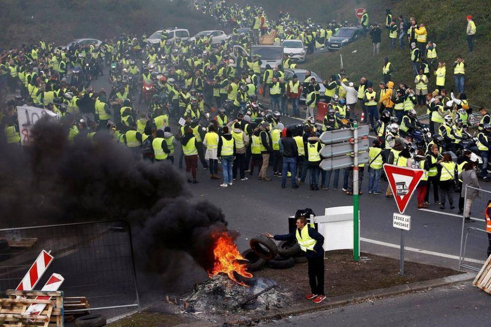 En Francia aument el combustible y los ciudadanos se movilizaron masivamente
