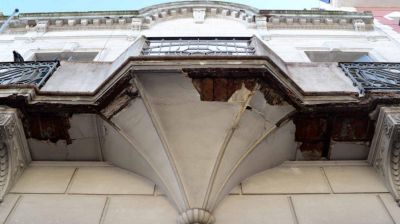 El peligro también viene de arriba: balcones en mal estado en la ciudad