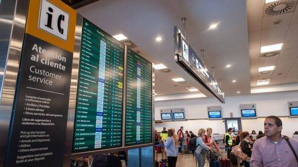 Conflicto en Aerolneas Argentinas: los gremios de aeronavegantes anunciaron un paro de 24 horas para el prximo lunes