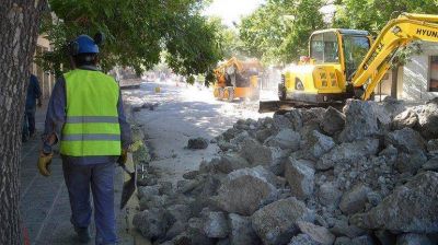 Trabajan en el centro para renovar la red de cloacas
