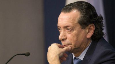 El ministro Sica desplaza a un hombre de Oca�a y Triaca de otro puesto clave