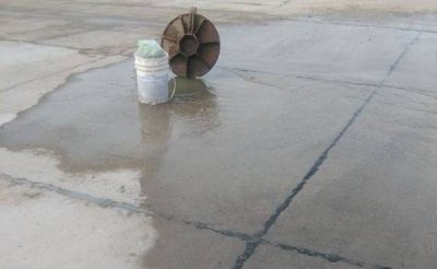 Denuncian desbordes cloacales en Casimiro G�mez y Avenida del Trabajador