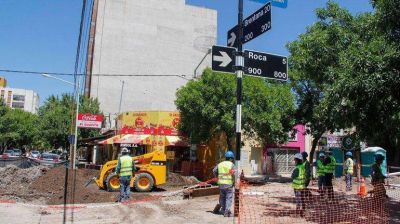 Cambian las ca�er�as de las cloacas en el centro