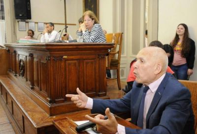 Desde la Banca XXI, la mesa Girsu present� un proyecto para regular el tratamiento de los contenedores urbanos de residuos