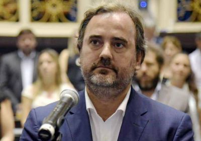 Emiliano Giri y 24 horas en Diputados donde trabaj� en proyectos a favor de OSSE