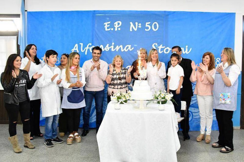 Con singular carga emotiva, la Escuela N� 50 festej� sus bodas de plata 