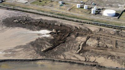YPF no se conforma con la barcaza: ahora va por una planta de GNL en puerto Galv�n