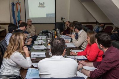 Legislatura: Profesionales presentaron un proyecto para crear una planta recicladora de residuos en Ushuaia