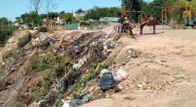 Un basural cubri� el arroyo El Infiernillo en San Ignacio
