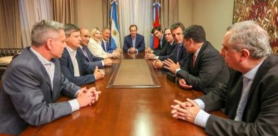 El peronismo federal le quiere disputar el �sello� del PJ a los K