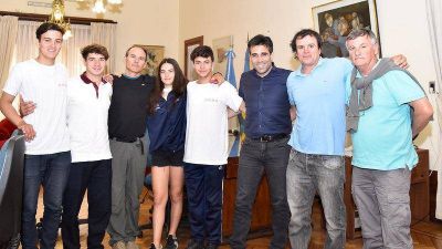 Tras el gran desempe�o en Alumin�, L�pez recibi� a la Escuela Municipal de Kayak 