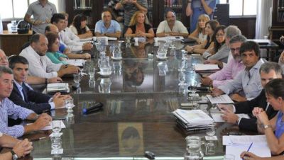 Paritaria: Vidal ofrecer� 2% y un bono de $ 7 mil pero CTA reclama 15% de aumento