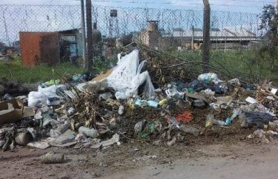 Vecinos del barrio Roger Balet piden limpieza de basurales