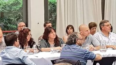 Roberto G�mez en la comisi�n de econom�a del PJ Buenos Aires