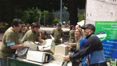 San Mart�n junta la basura electr�nica a cambio de plantas