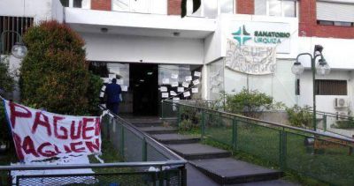 Paro y preocupaci�n en el Sanatorio Urquiza que le debe salarios a sus 250 empleados