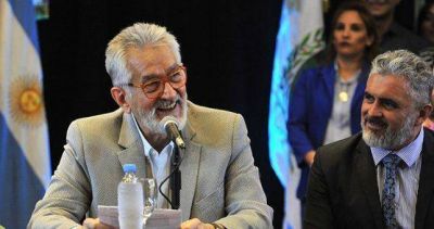 San Luis vuelve a cortarse del contexto de ajuste y complet� 42% de aumento para estatales