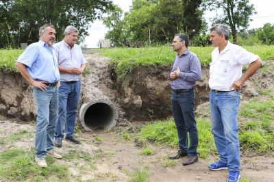 Obras de desag�e en el camino a la Laguna