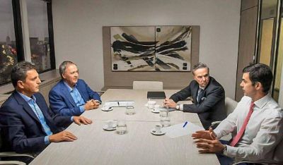 Con el objetivo puesto en romper la polarizaci�n, el peronismo alternativo prepara su lanzamiento