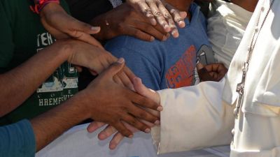 El Papa: si sirve, hay que vender bienes de la Iglesia para ayudar a pobres