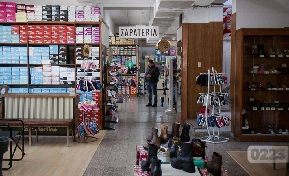 En noviembre, las ventas minoristas cayeron un 15,6%