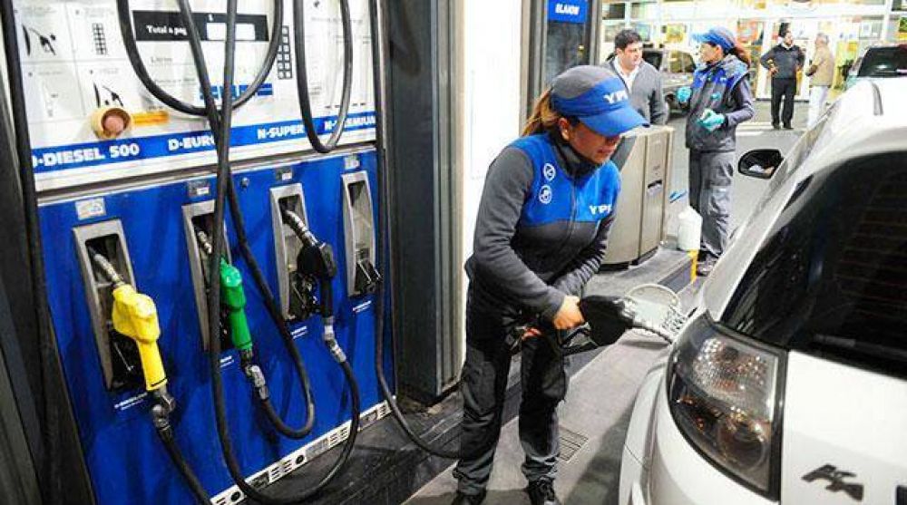 YPF anunci que baja el precio de la nafta